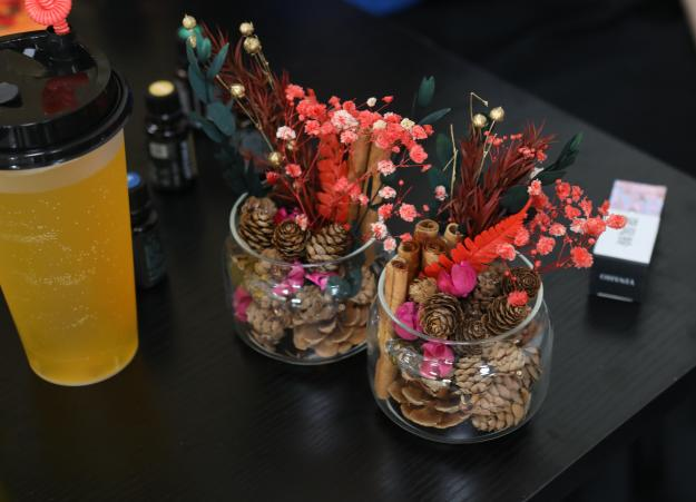 【工惠校园】芳华映初心 香韵润师心——长春电子科技学院庆祝“三八”国际妇女节香薰主题活动温情举办