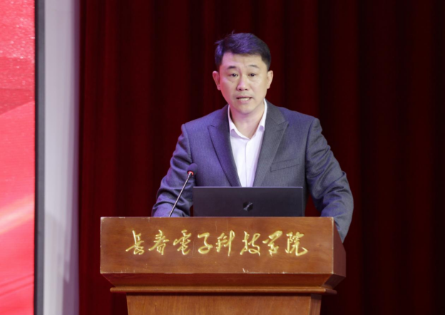 “强国复兴有我 劳动创造幸福”劳模工匠进校园活动在长春电子科技学院成功举办