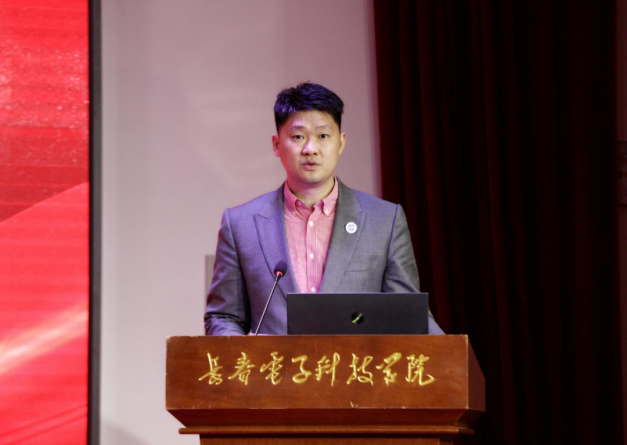 “强国复兴有我 劳动创造幸福”劳模工匠进校园活动在长春电子科技学院成功举办